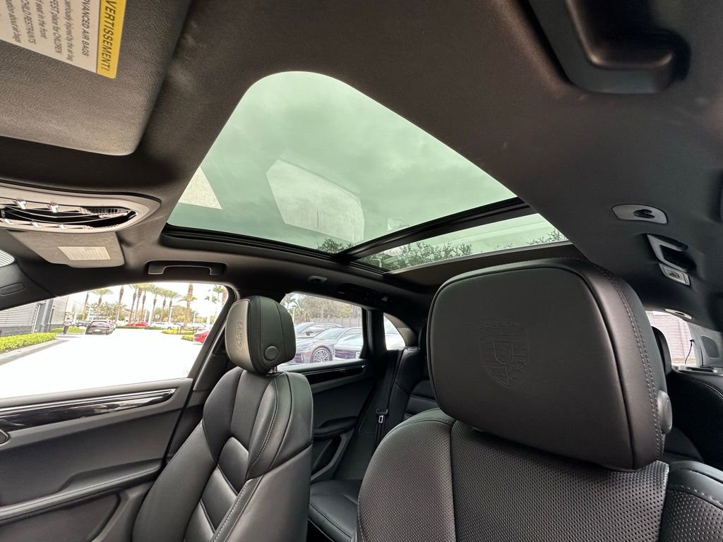Certified 2025 Porsche Macan Turbo image 24