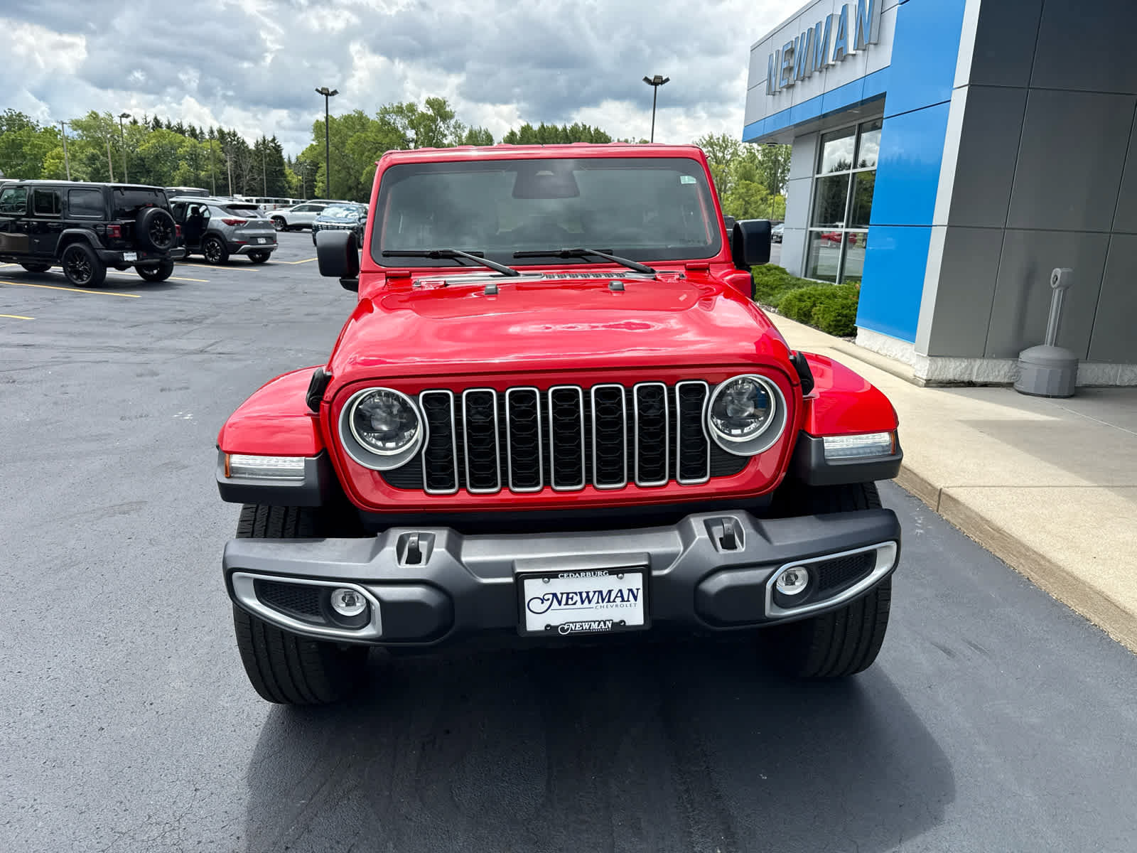 Used 2025 Jeep Wrangler Unlimited Sahara AWD/4WD image 2