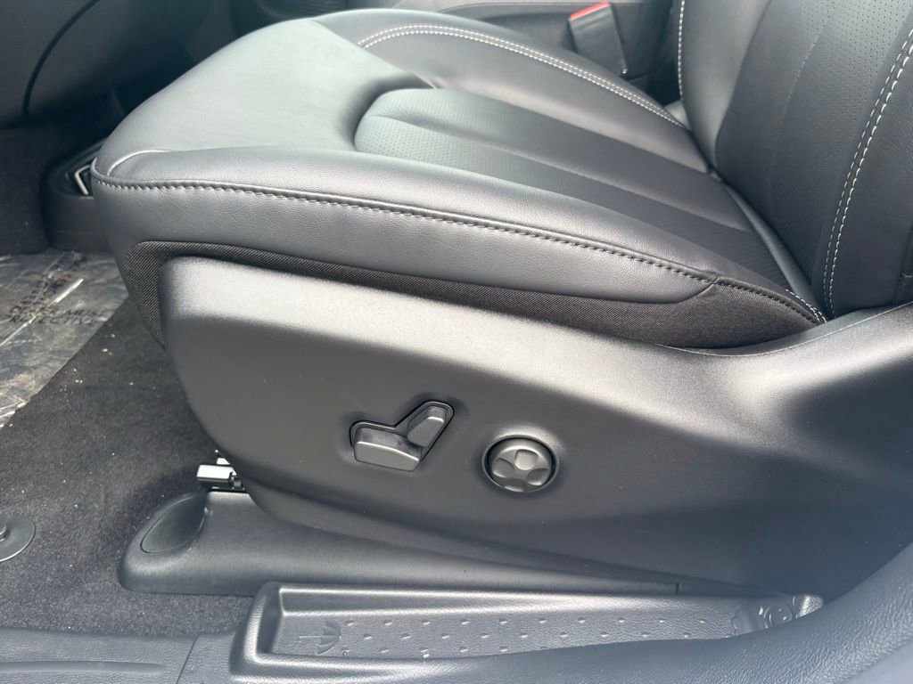 New 2026 Chrysler Voyager LX image 15