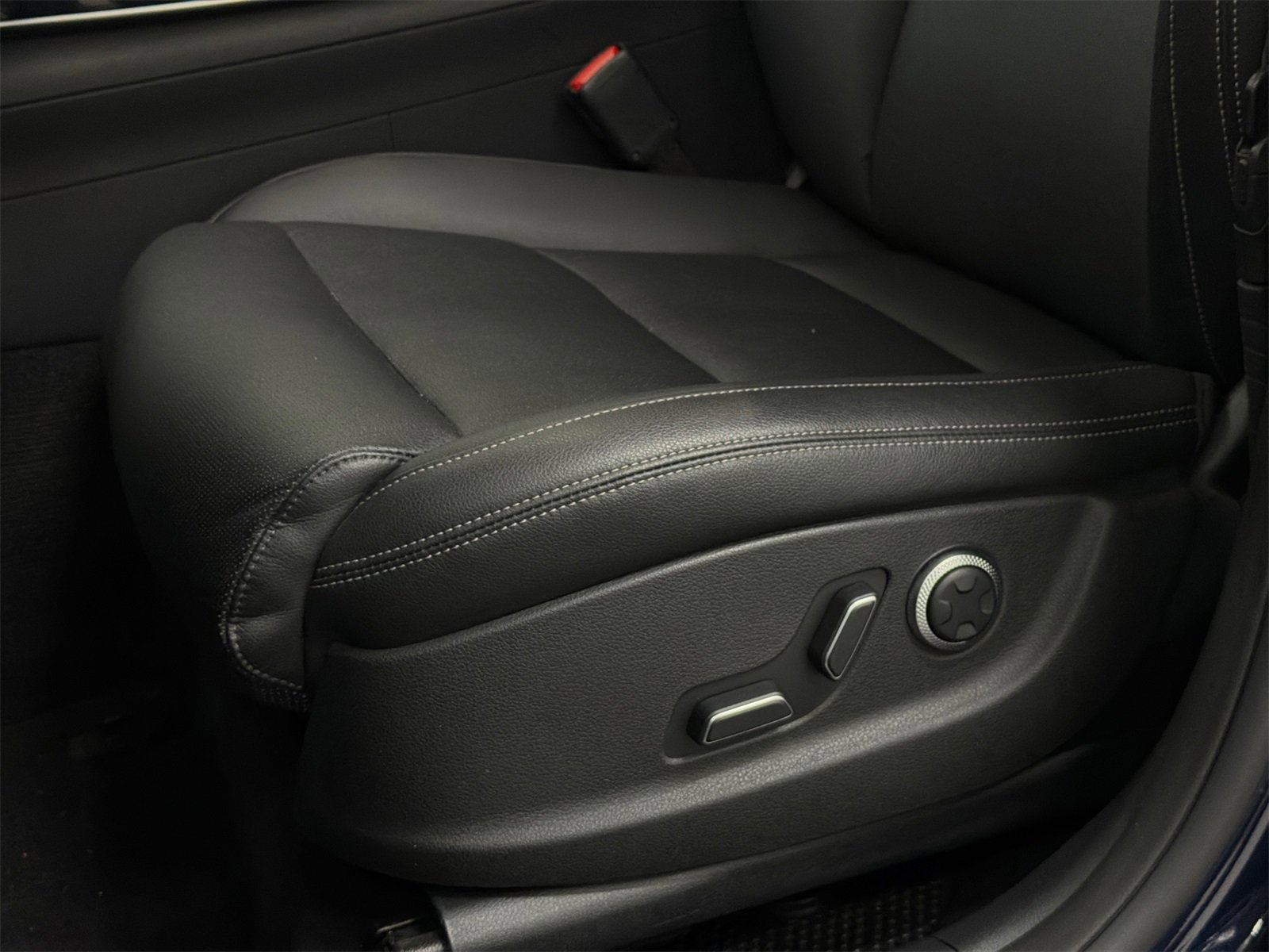 Used 2025 Genesis GV70 2.5T image 15