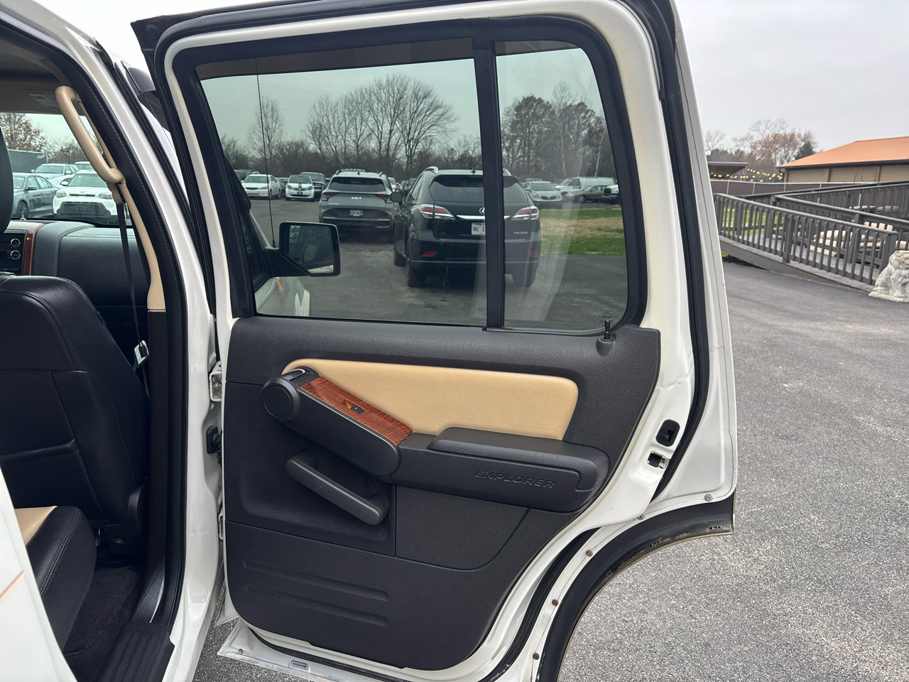 Used 2010 Ford Explorer Eddie Bauer image 17