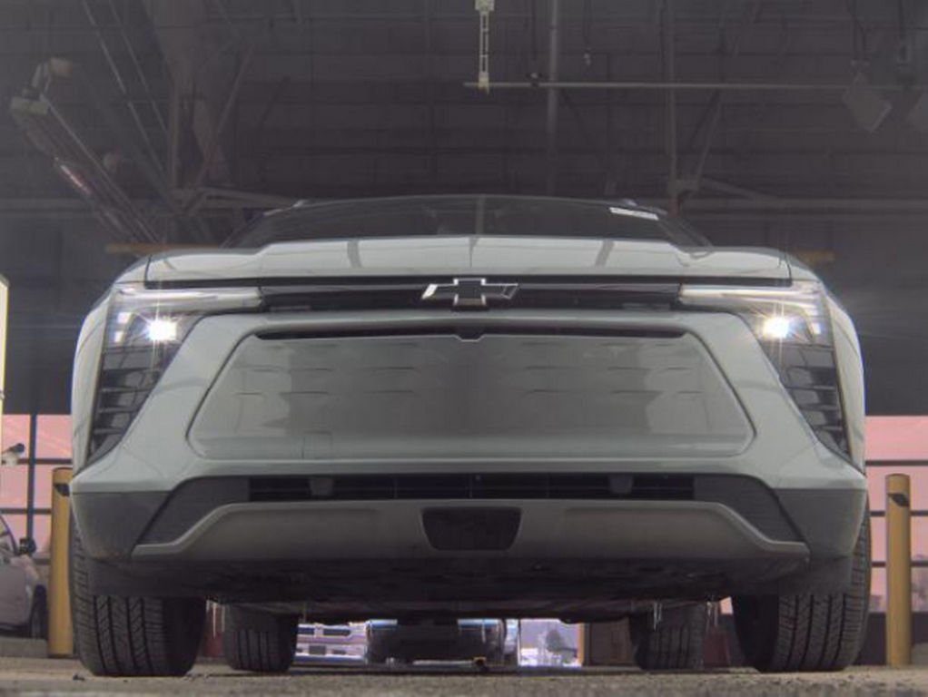Used 2025 Chevrolet Blazer EV LT image 3