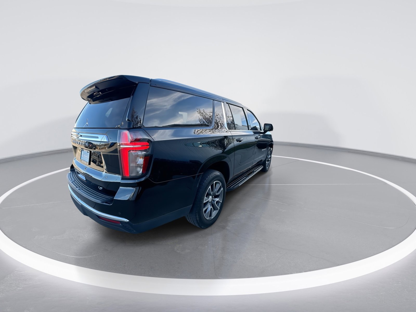 Used 2023 Chevrolet Suburban LT w/ LT Signature Package image 8