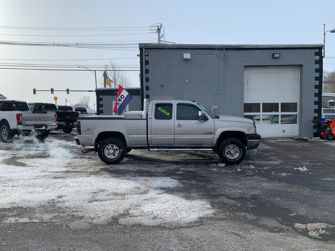 Used 2005 Chevrolet Silverado 2500 LT w/ Heavy-Duty Power Package image 2