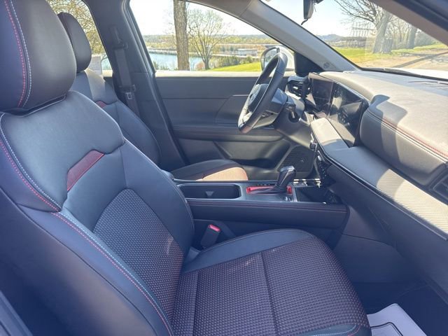 Used 2025 Nissan Kicks SR image 10