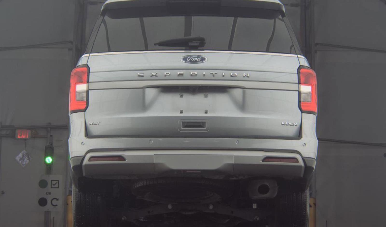 Used 2024 Ford Expedition Max XLT image 9