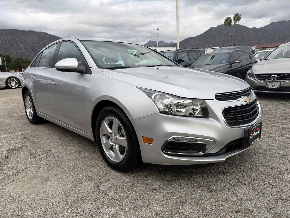 Used 2016 Chevrolet Cruze LT w/ Technology Package FWD image 1