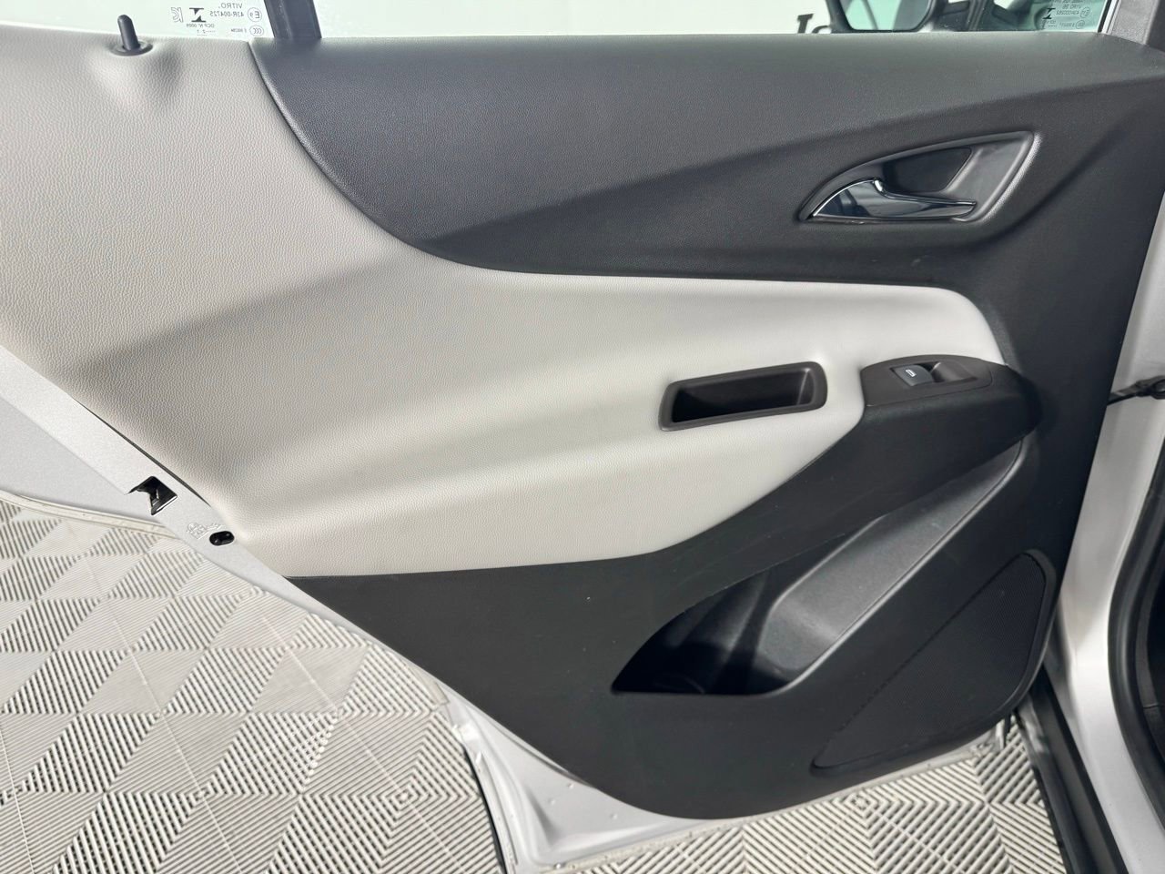 Used 2022 Chevrolet Equinox LS image 23