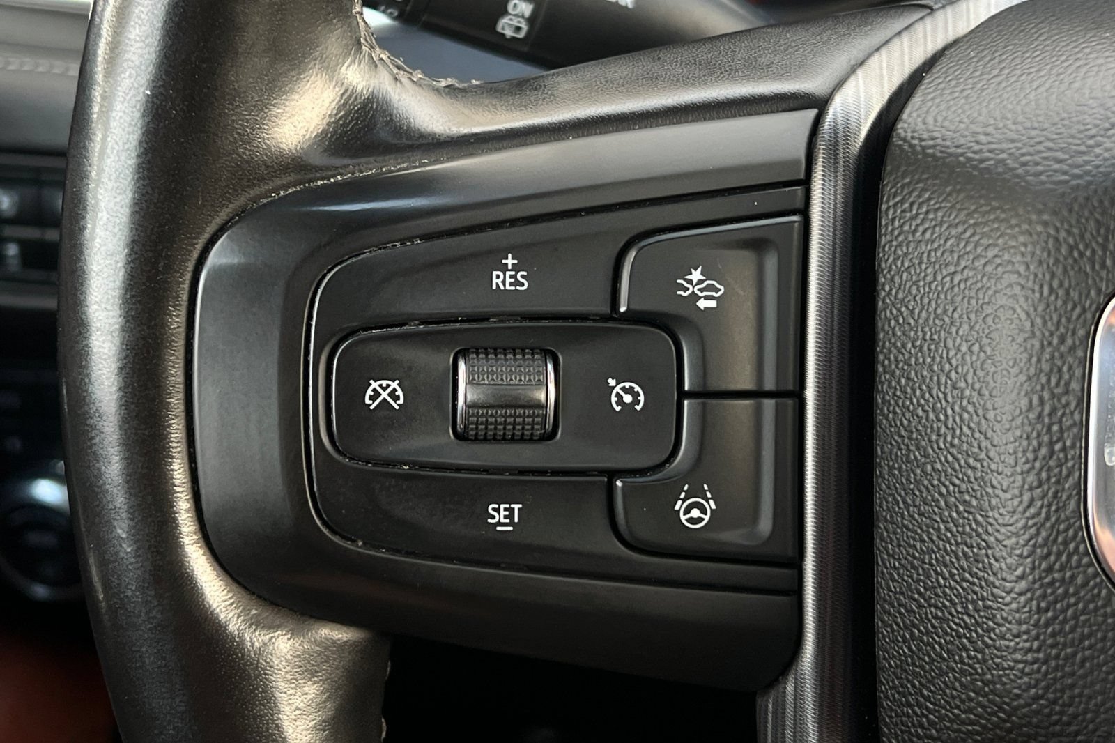 Used 2023 GMC Yukon Denali Ultimate AWD/4WD image 35