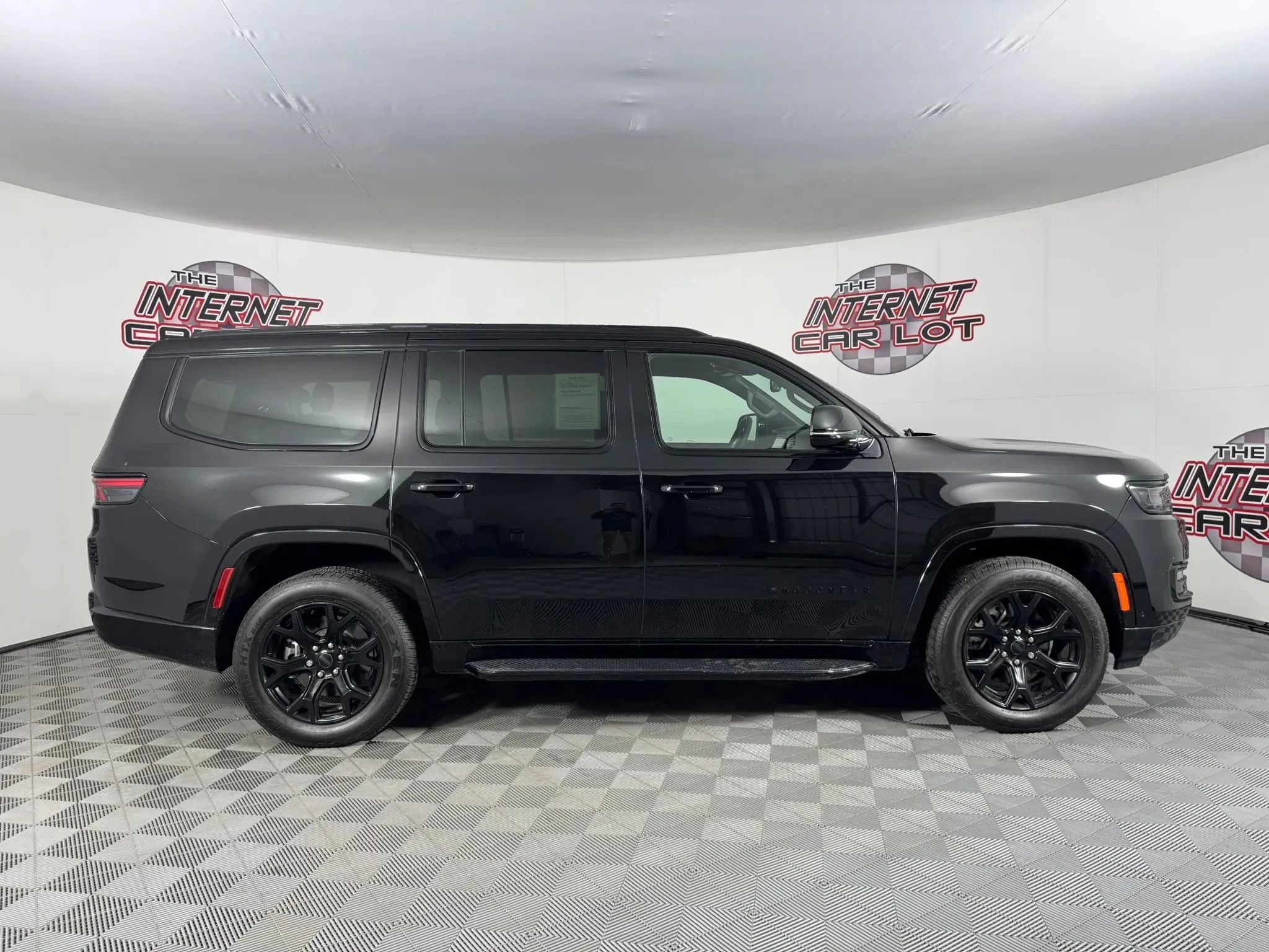 Used 2025 Jeep Wagoneer Series II AWD/4WD image 8