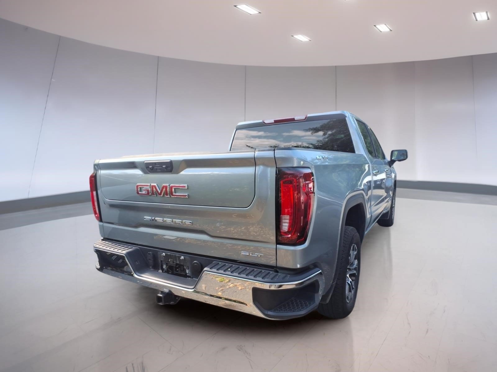 Used 2026 GMC Sierra 1500 SLT AWD/4WD image 4