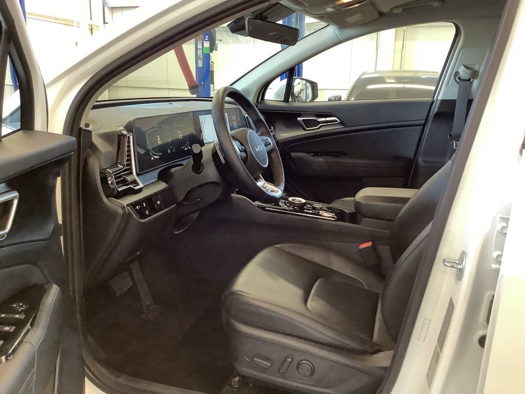 Used 2023 Kia Sportage EX AWD/4WD image 9