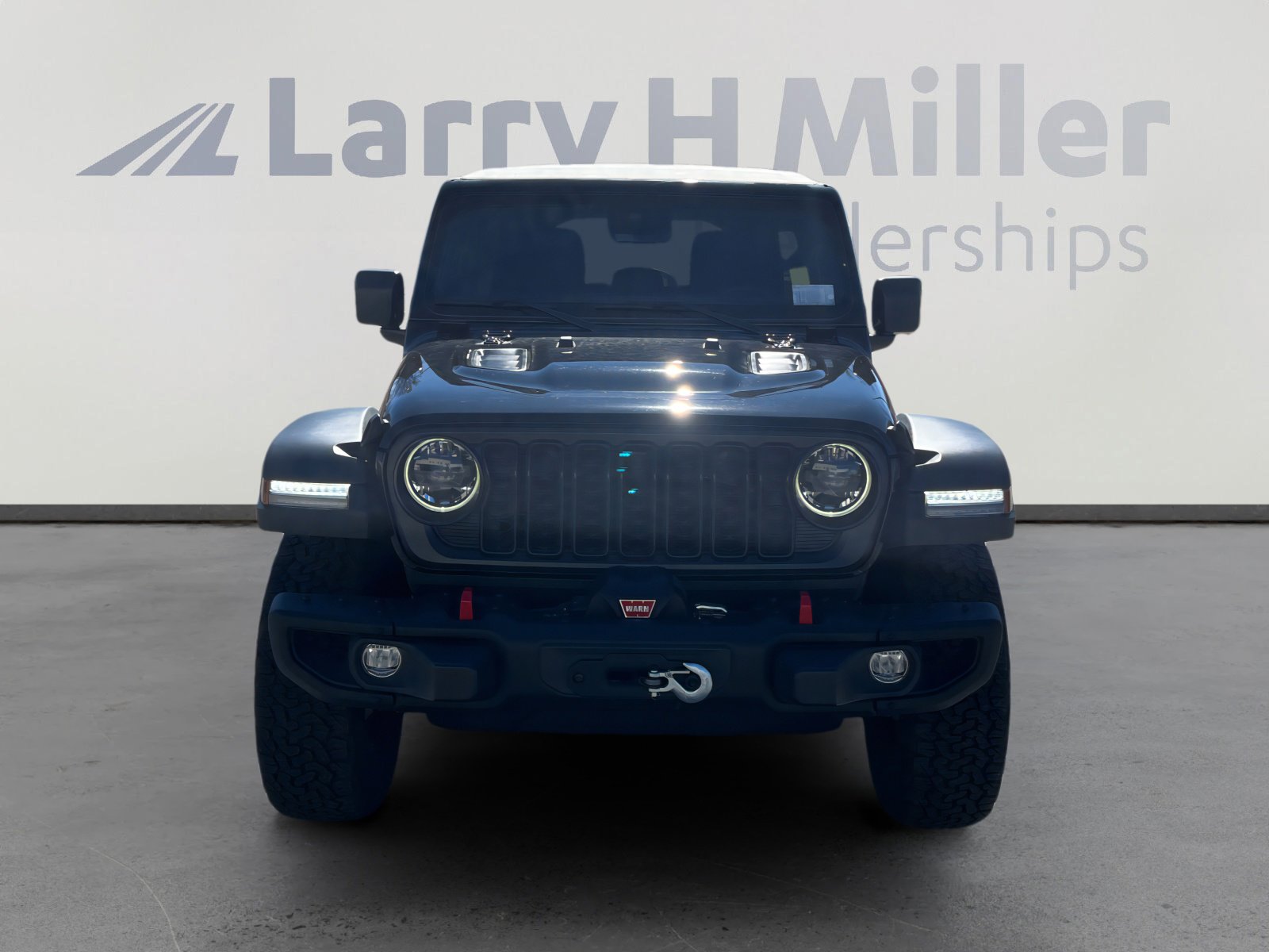 Used 2025 Jeep Wrangler Rubicon w/ Steel Bumper Group image 8
