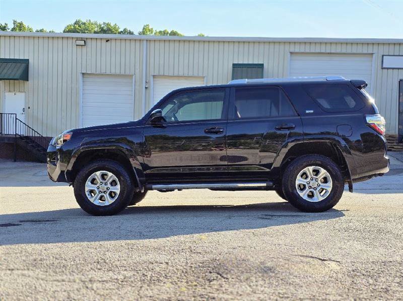 Used 2016 Toyota 4Runner SR5 AWD/4WD image 3