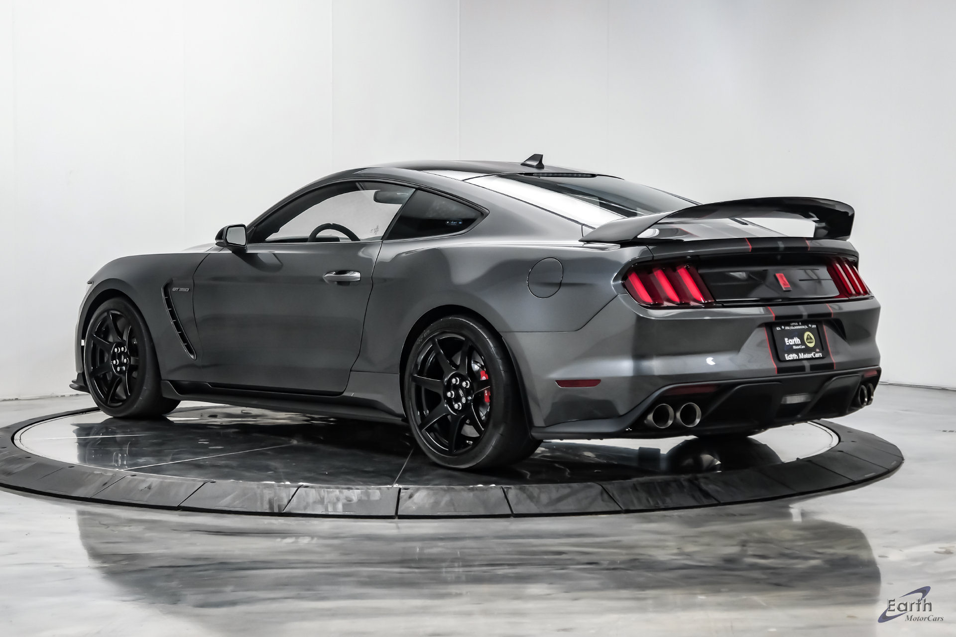 Used 2020 Ford Mustang Shelby GT350R w/ GT350R Equipment Group 920A RWD image 10