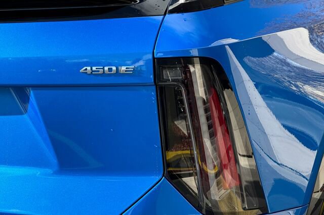 New 2026 Cadillac Optiq Luxury 1 w/ LPO, Floor Liner Package image 26