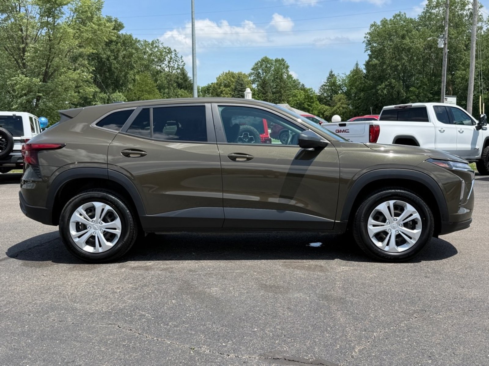 Used 2024 Chevrolet Trax LS FWD image 9