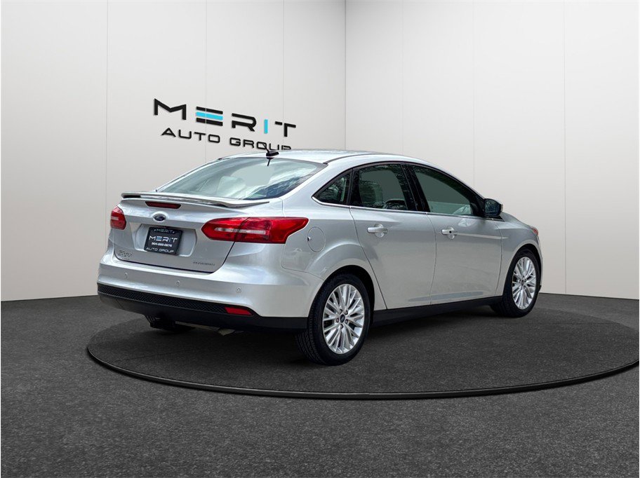 Used 2018 Ford Focus Titanium w/ Titanium Technology Package FWD image 9