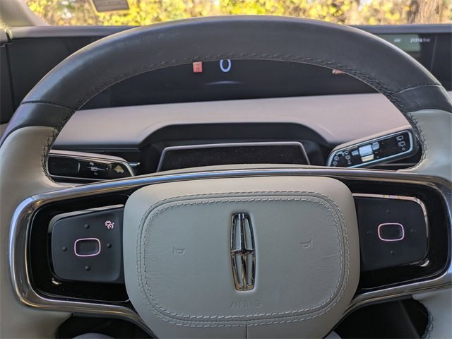 Used 2024 Lincoln Nautilus Premier image 13