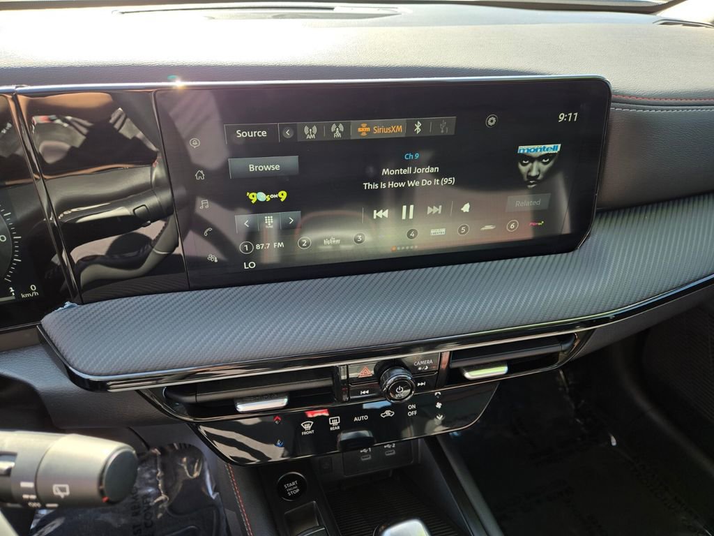 Certified 2025 Nissan Kicks SR FWD image 23