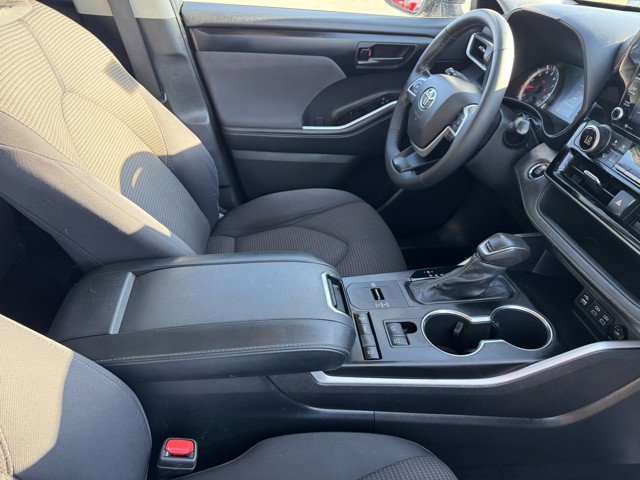 Used 2022 Toyota Highlander LE image 8