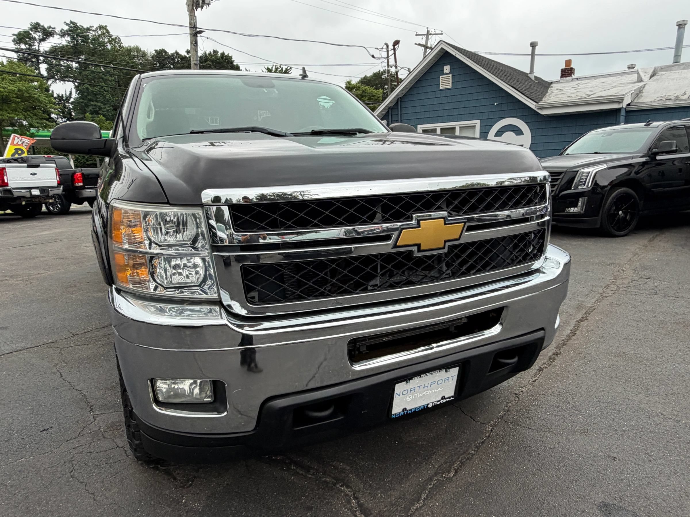 Used 2013 Chevrolet Silverado 2500 LTZ w/ LTZ Plus Package AWD/4WD image 9