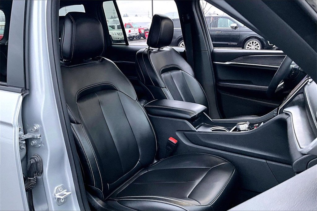 Used 2025 Jeep Grand Cherokee Limited w/ Black Appearance Package image 7