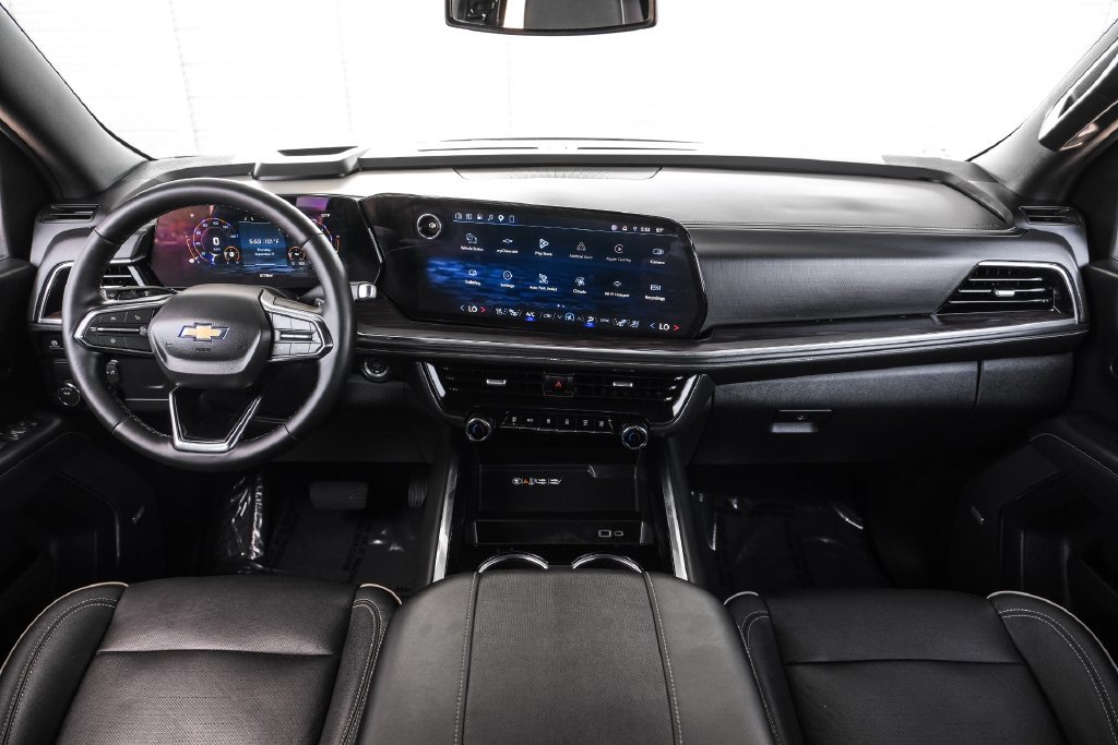 Used 2026 Chevrolet Suburban Premier RWD image 9
