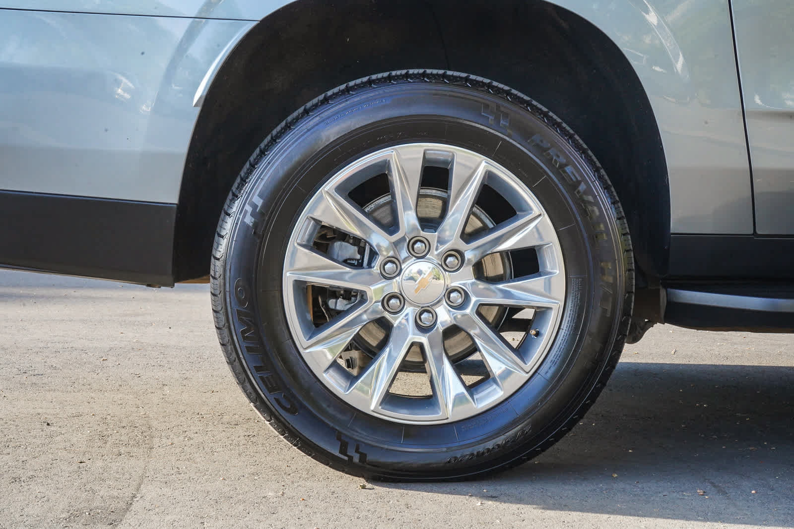 Used 2025 Chevrolet Suburban Premier AWD/4WD image 8