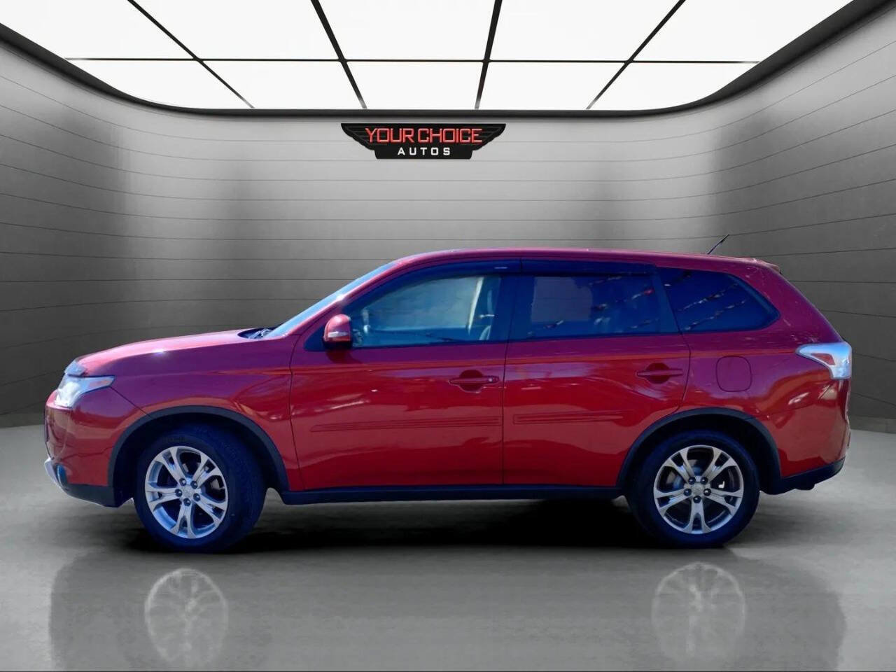 Used 2015 Mitsubishi Outlander SE image 2