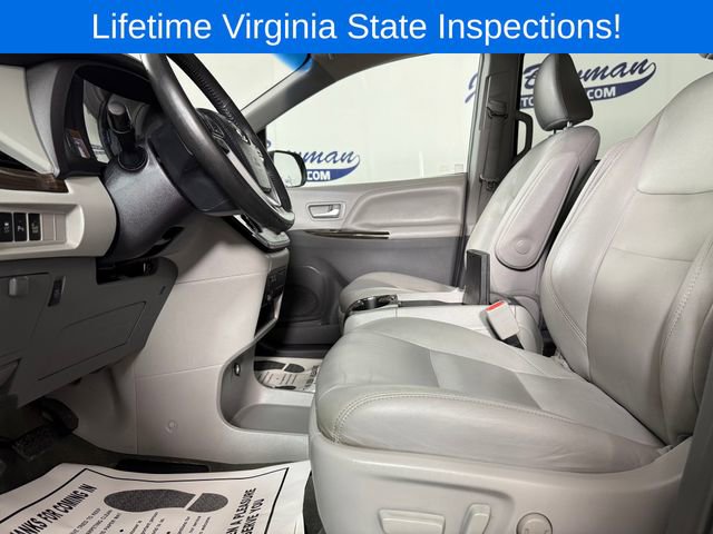 Used 2017 Toyota Sienna XLE AWD/4WD image 12
