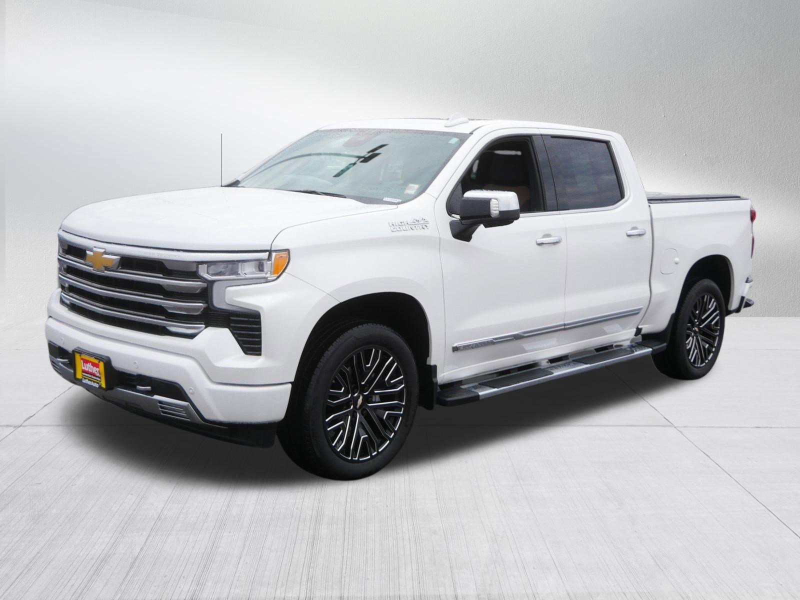 Used 2023 Chevrolet Silverado 1500 High Country w/ High Country Premium Package image 3