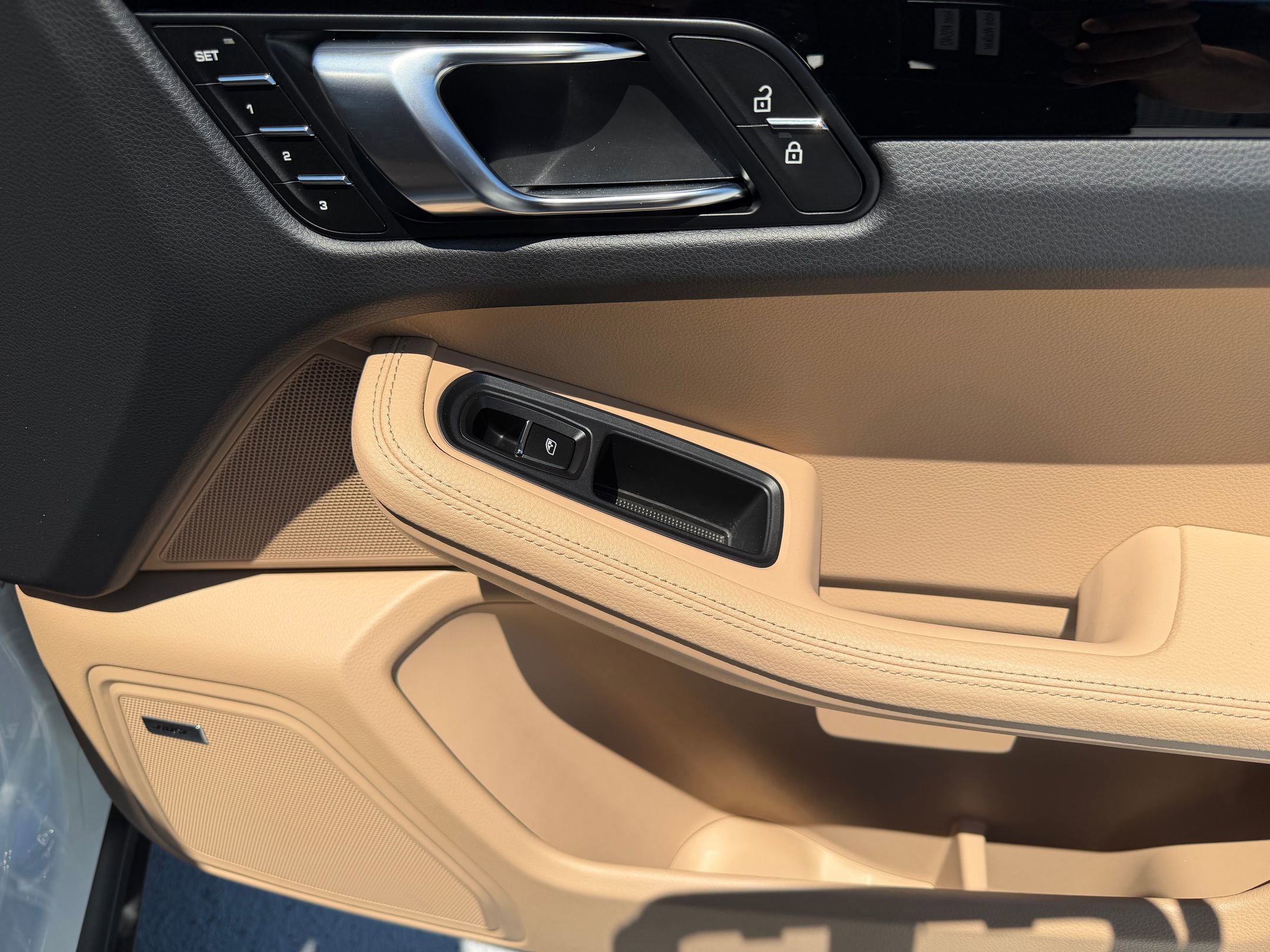 Certified 2026 Porsche Macan AWD/4WD image 18