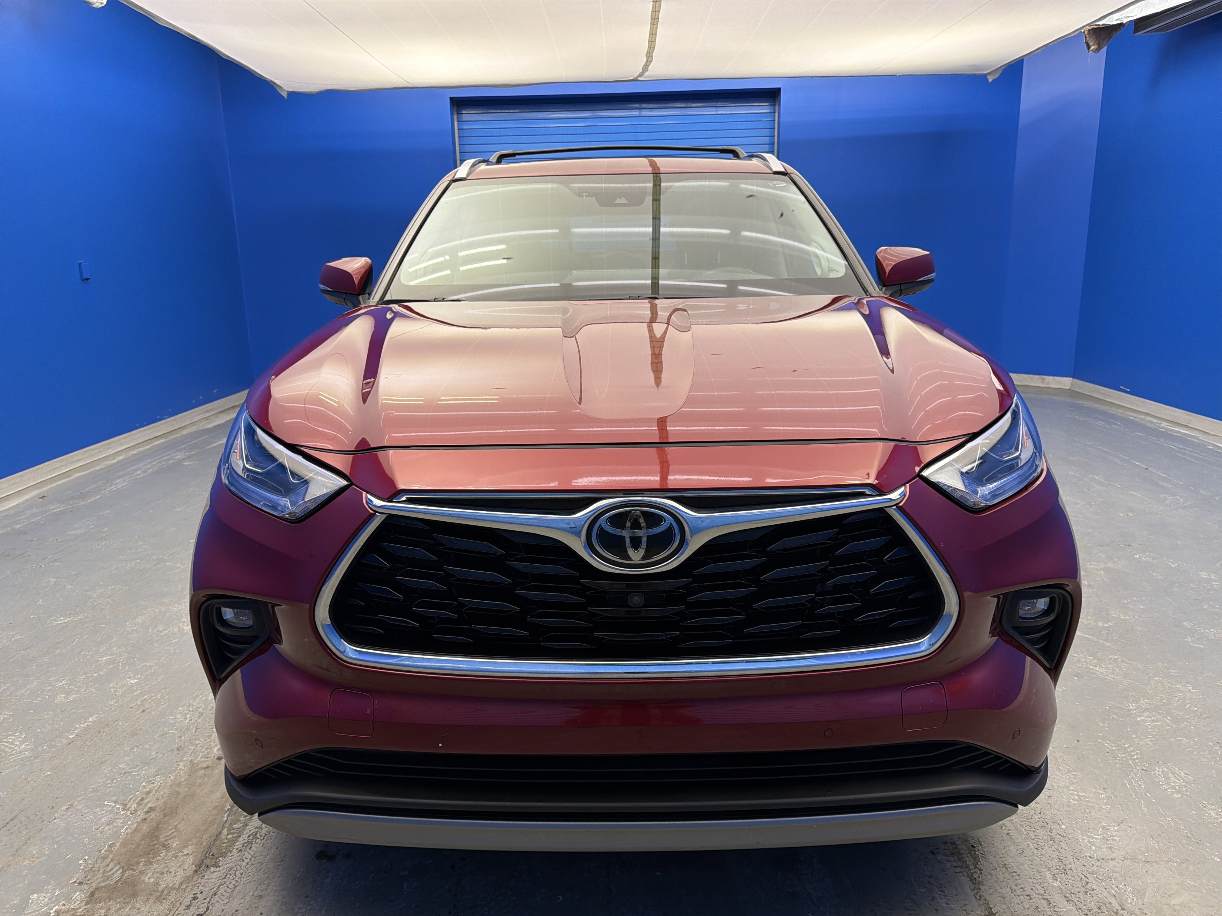 Used 2022 Toyota Highlander Platinum image 3