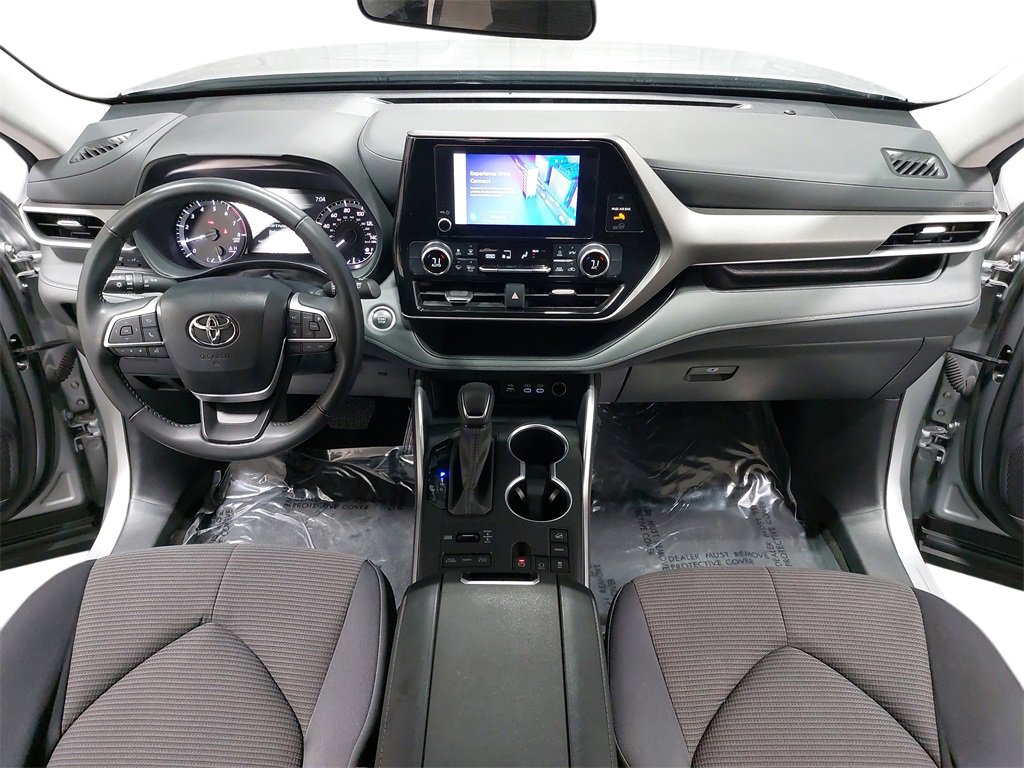 Used 2024 Toyota Highlander LE image 9