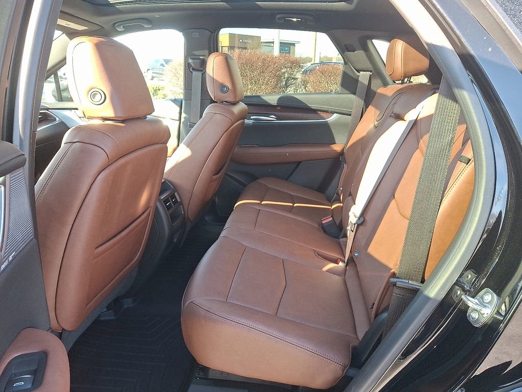 Certified 2025 Cadillac XT5 Sportv w/ Technology Package image 10