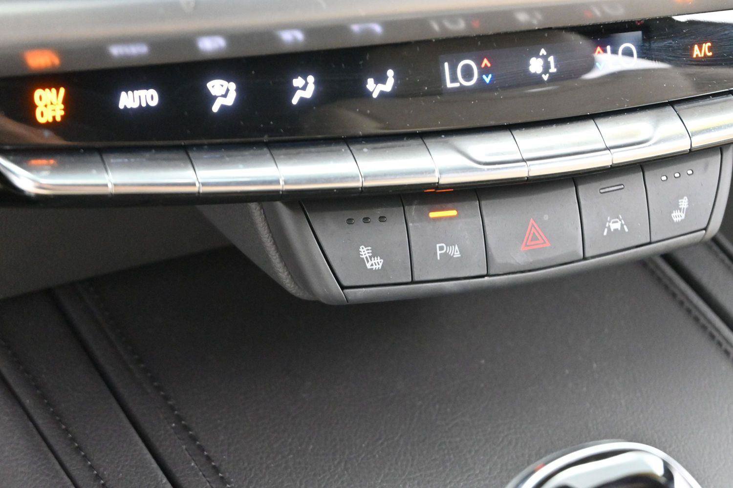 Certified 2024 Cadillac XT4 Luxury w/ Cold Weather Package FWD image 26
