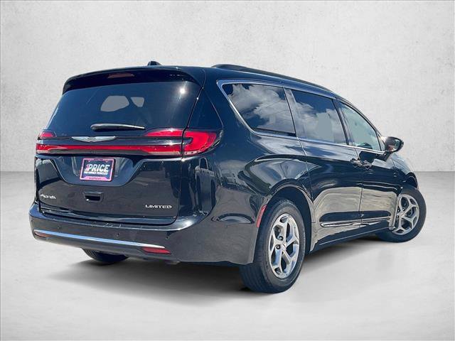 Used 2022 Chrysler Pacifica Limited FWD image 2