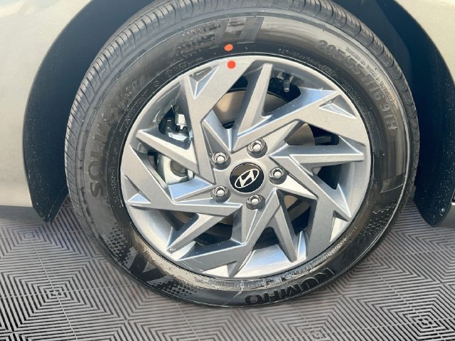 New 2026 Hyundai Elantra Hybrid FWD image 11