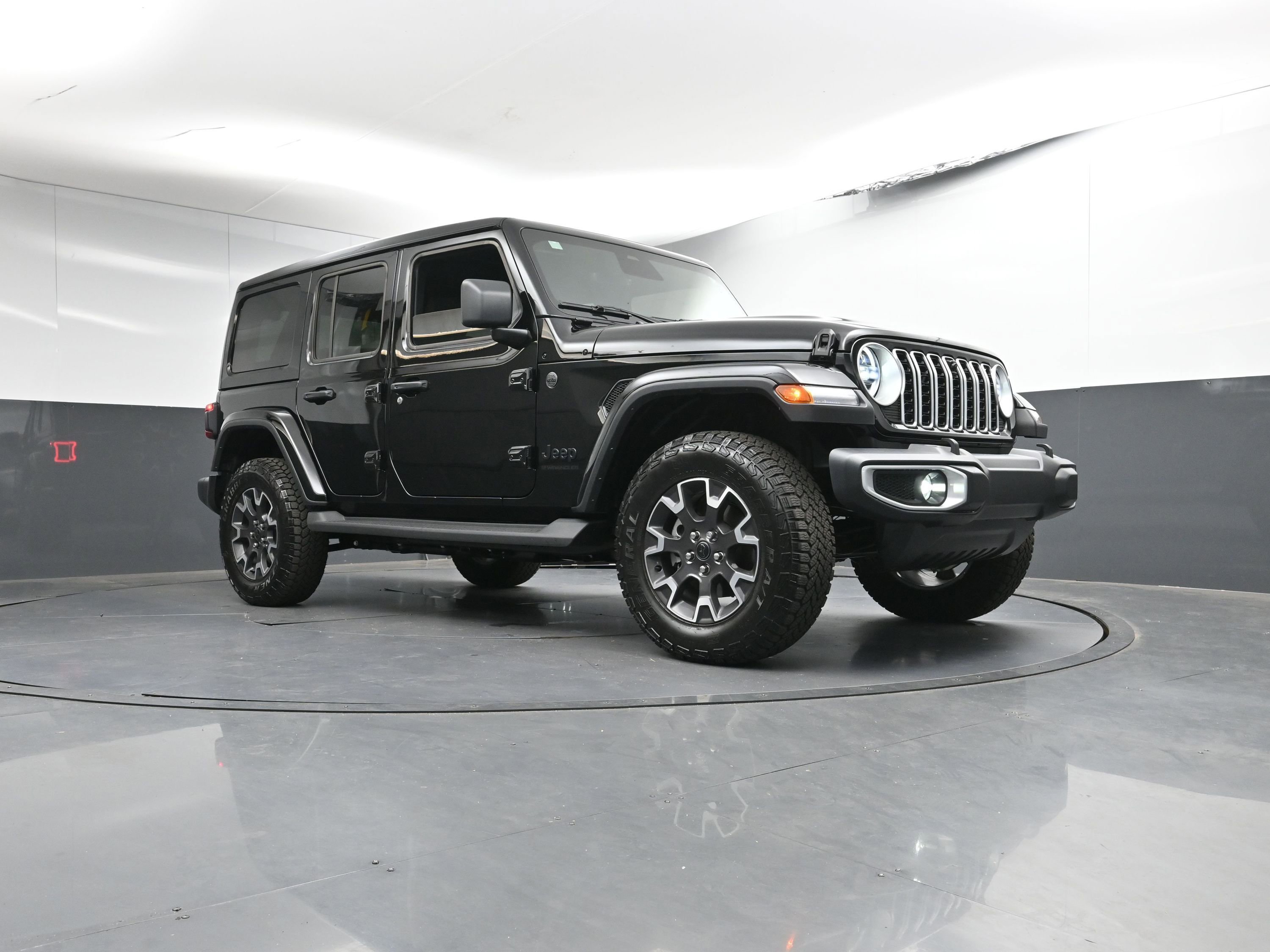 Used 2025 Jeep Wrangler Sahara image 29