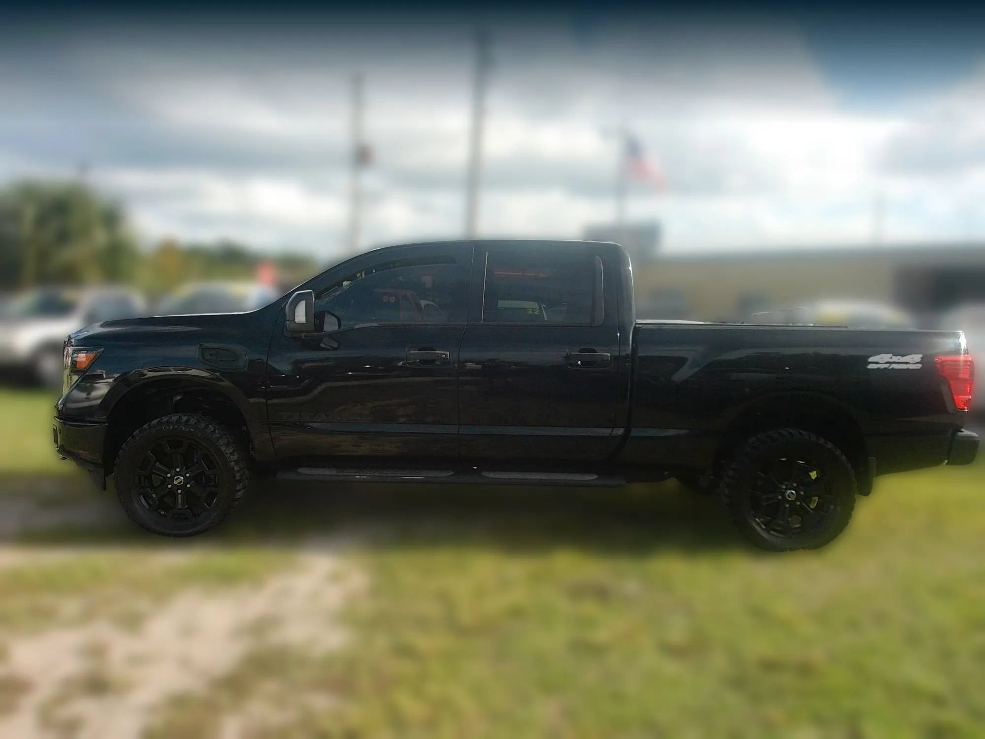 Used 2018 Nissan Titan SV w/ SV Convenience Package AWD/4WD image 8