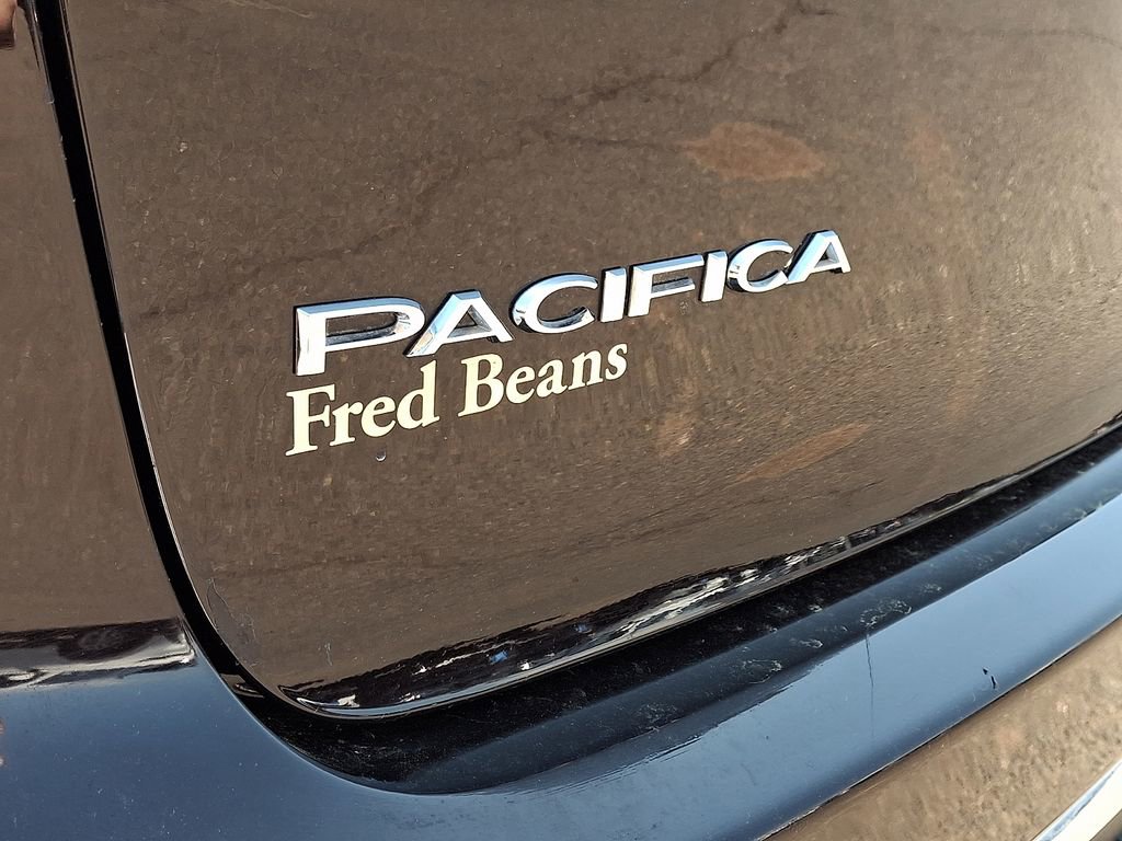 Used 2017 Chrysler Pacifica Touring-L FWD image 30