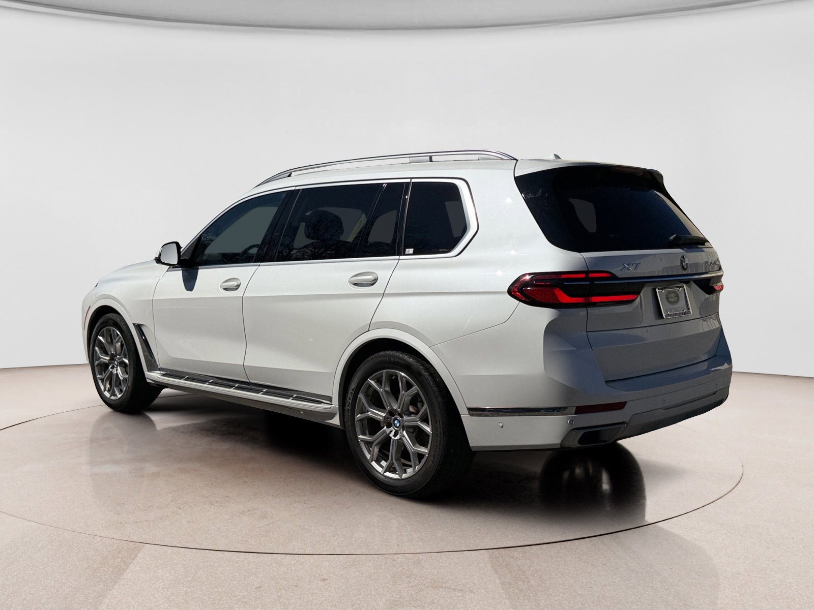 Used 2024 BMW X7 xDrive40i w/ Premium Package AWD/4WD image 3