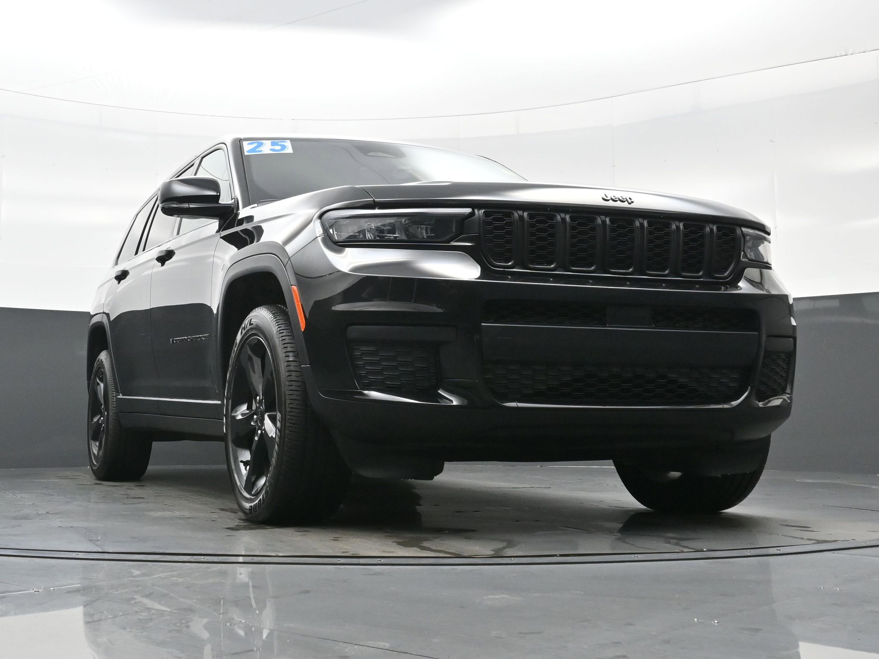 Used 2025 Jeep Grand Cherokee L Altitude image 32
