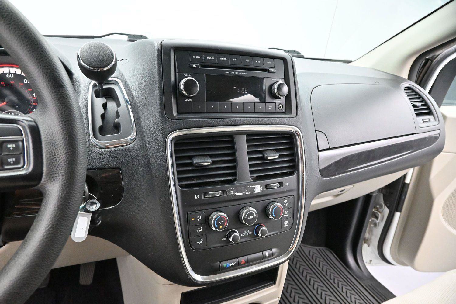 Used 2017 Dodge Grand Caravan SE FWD image 16