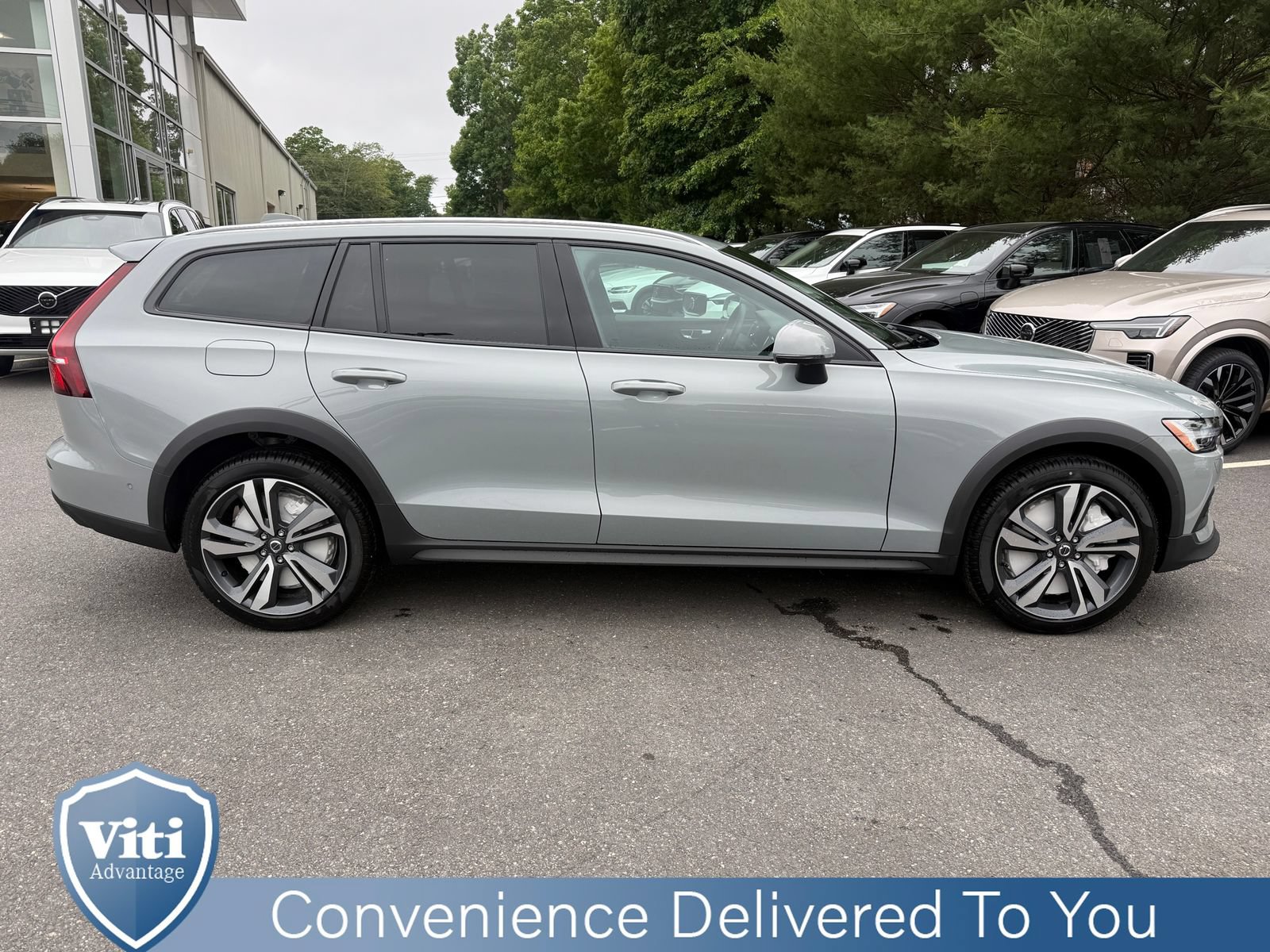 New 2026 Volvo V60 B5 Cross Country Plus w/ Climate Package AWD/4WD image 9