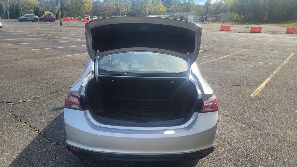 Used 2020 Chevrolet Malibu LT image 11
