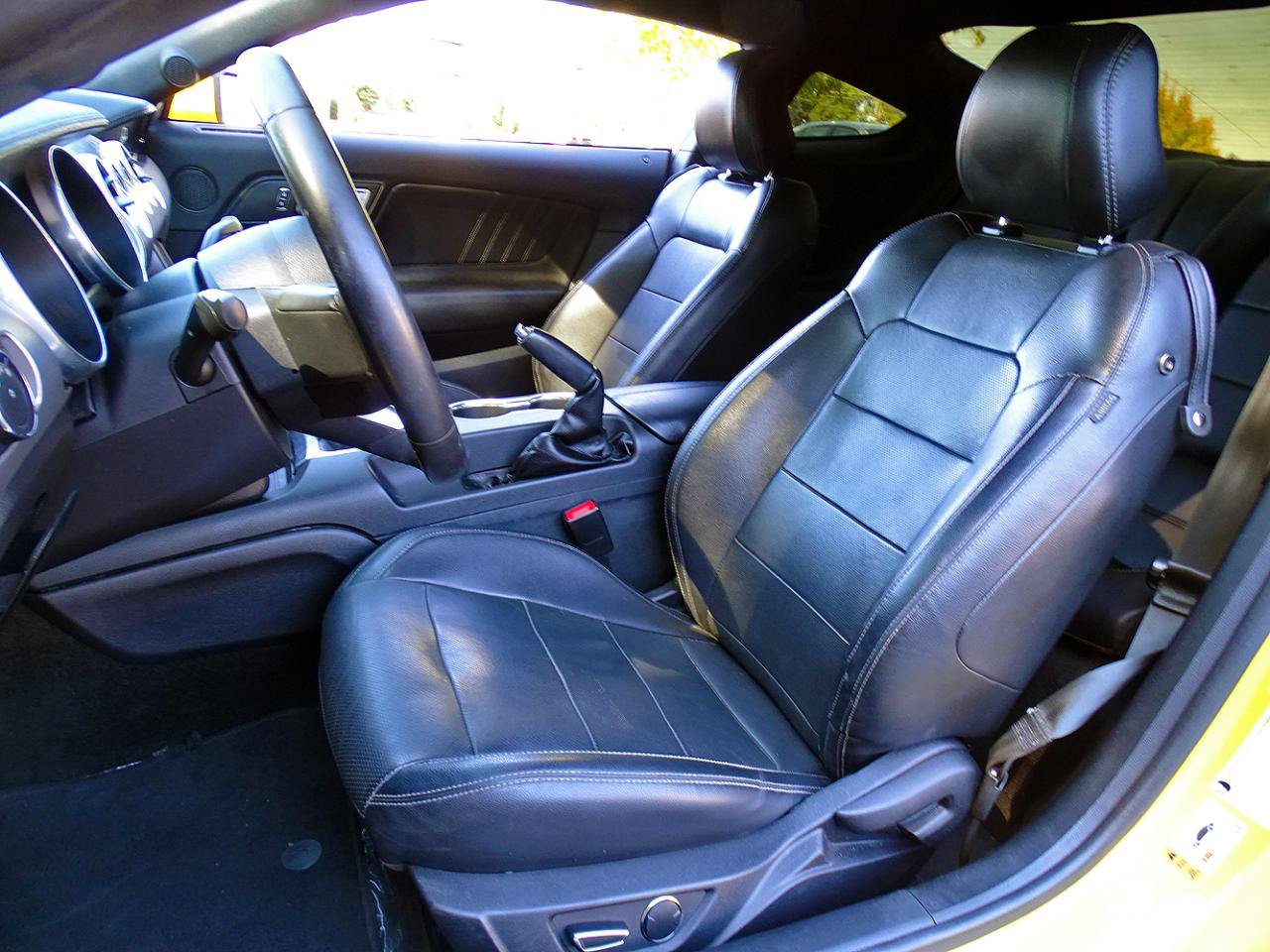 Used 2018 Ford Mustang GT Premium RWD image 15