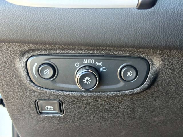 Used 2024 GMC Terrain SLT image 24