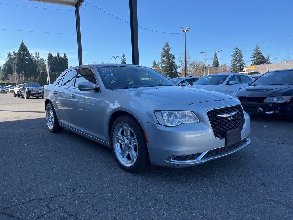 Used 2019 Chrysler 300 Touring video 1